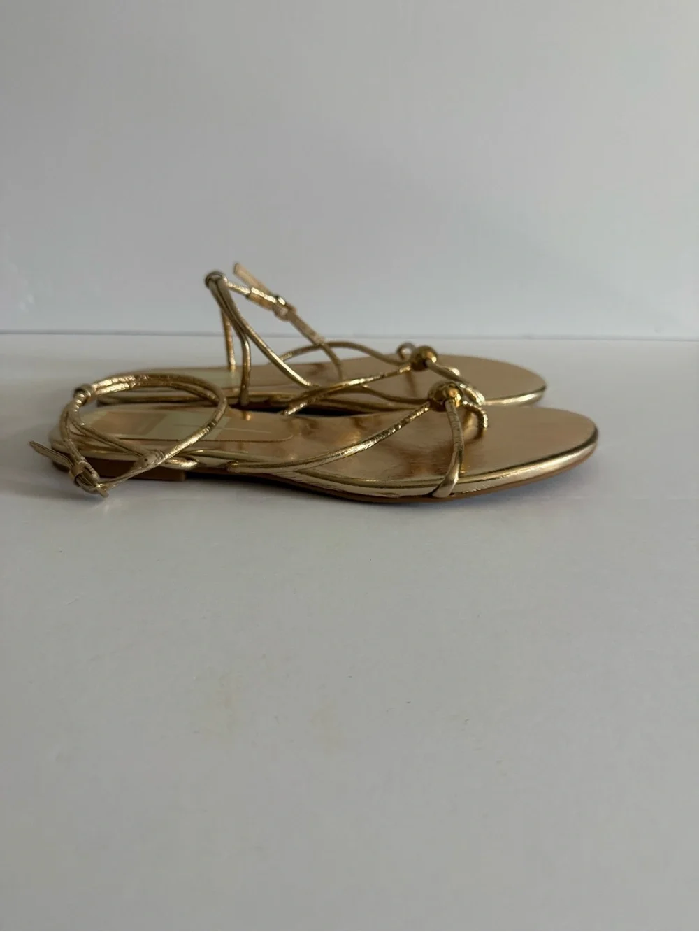 Dolce vita Gold Women's Strappy Toe-Post Sandals size 8